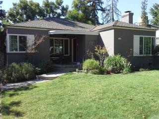 210 Harvard Ave, Fresno, CA 93705-4633