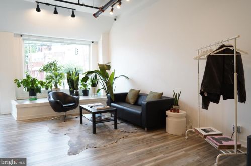 4406 Lancaster Ave, Philadelphia, PA 19104-1306
