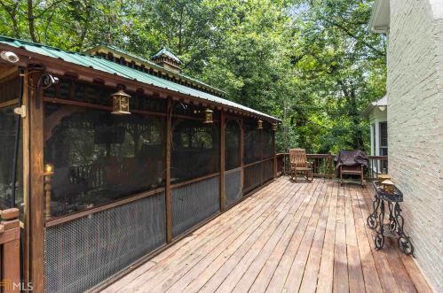 250 Cameron Ridge Dr, Atlanta GA  30328-4709 exterior