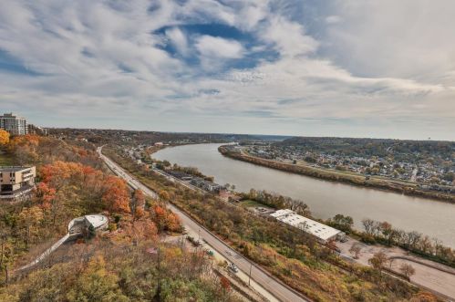 1201 Edgecliff Pl, Cincinnati OH  45206-2853 exterior