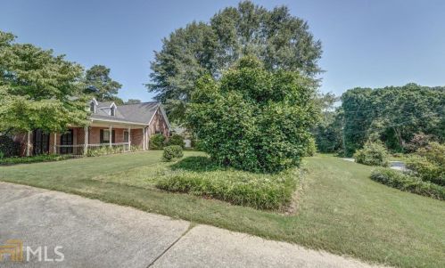 2355 Fieldstone Dr, Conyers GA  30013-1918 exterior