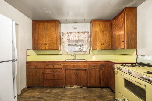 1102 West St, Anaheim CA  92801-2901 exterior