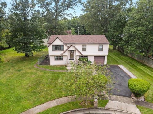 9 Brian Ct, Piscataway, NJ 08854-5230