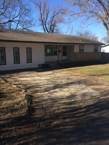 104 4th St, Heavener, OK 74937-2010