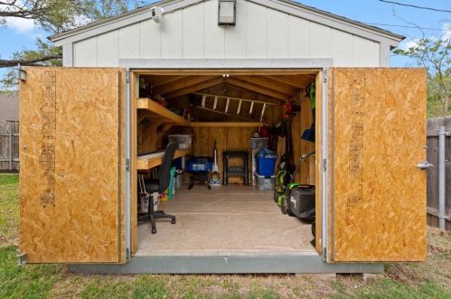 3904 Beaconsdale Dr, Austin TX  78727-2956 exterior