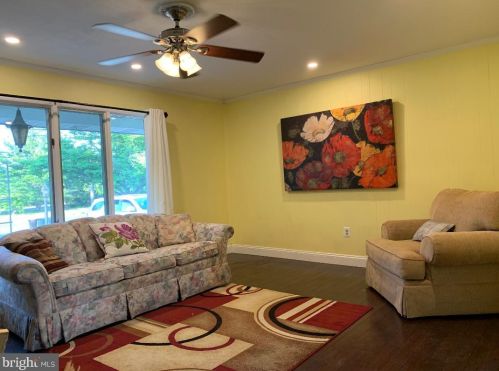 453 Independence Ave, Trenton, NJ 08610-5705