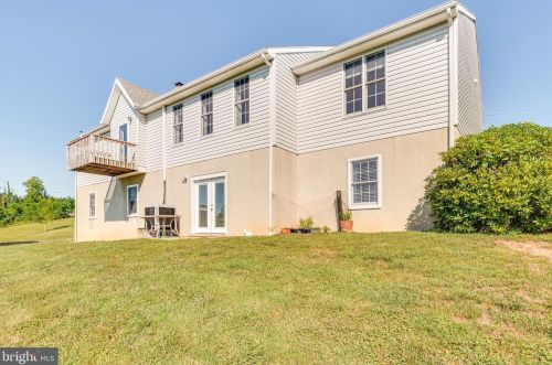 1942 Fairview Dr, Berkeley Springs WV  25411-3219 exterior