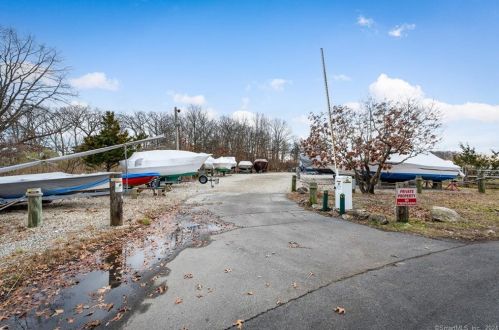 12 Splitrock Rd, Norwalk CT  06854-4713 exterior