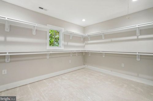 10601 Greenacres Dr, Silver Spring MD 20903-1214 exterior