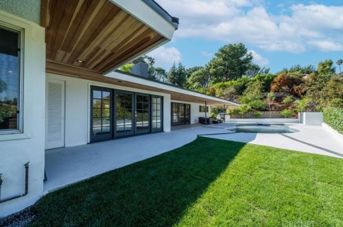3701 Royal Woods Dr, Van Nuys CA  91403-4217 exterior