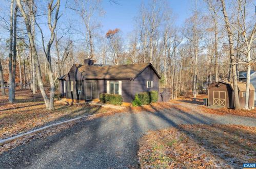 1 Axle Tree Rd, Bybee, VA 22963-2105