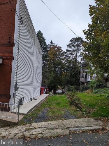 14 8th St, Primrose, PA 17901-3032