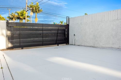 8212 Munster Dr, Huntington Beach CA  92646-5025 exterior