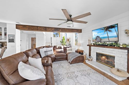 18180 Lakepointe Dr, Riverside, CA 92503-0258