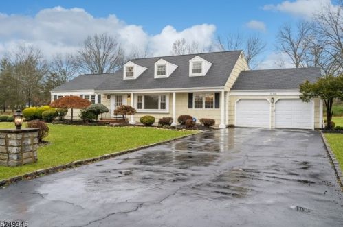 280 Goldfinch Dr, Bridgewater, NJ 08807-1190