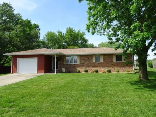 1606 Dain Dr, Brownsville, IL 62821-2219