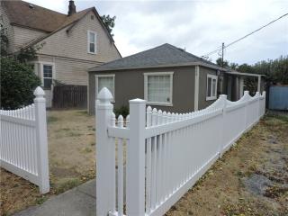 3005 8th St, Tacoma, WA 98406-6206