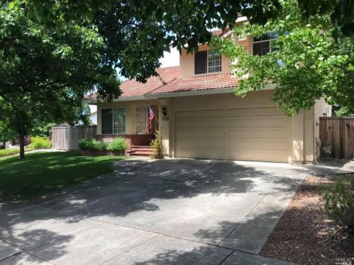 235 Cayetano Dr, Windsor, CA 95492-8306