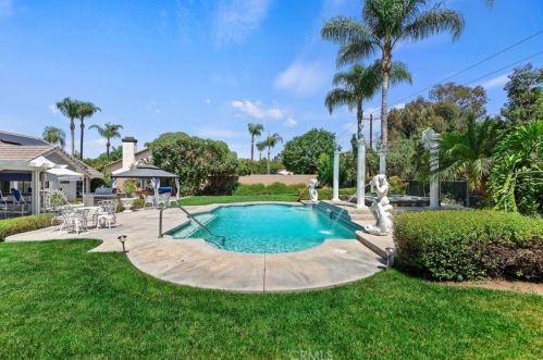 1678 Southport Dr, Riverside CA  92506-5449 exterior