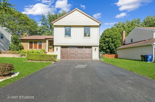 212 Briarheath Ln, Naperville, IL 60565-2226