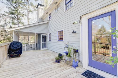 7000 Hunters Br Dr, Atlanta GA  30328-1718 exterior