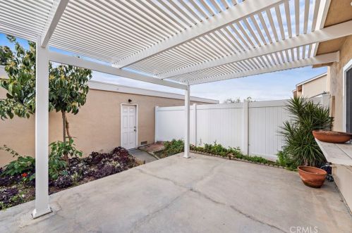 210 Carriage Dr, Santa Ana, CA 92707-4141
