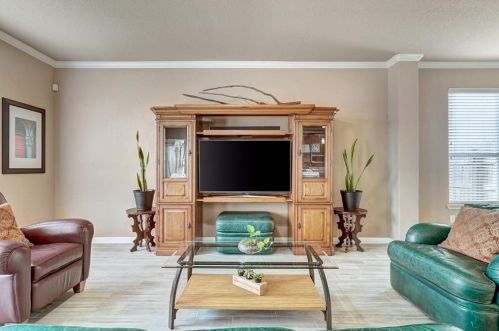 108 Ferrule Dr, Uhland TX 78640-8008 exterior