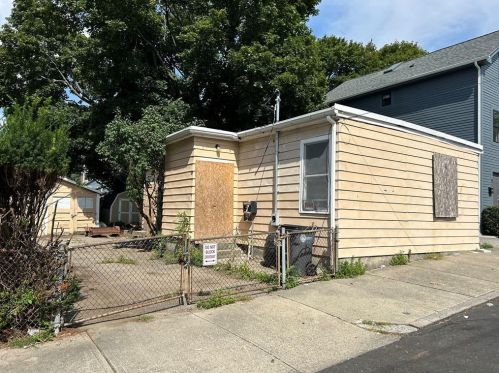 54 Steuben St, Providence, RI 02909-3117