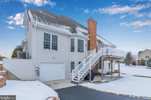 5 Linden Dr, Carlisle PA 17015-6906 exterior