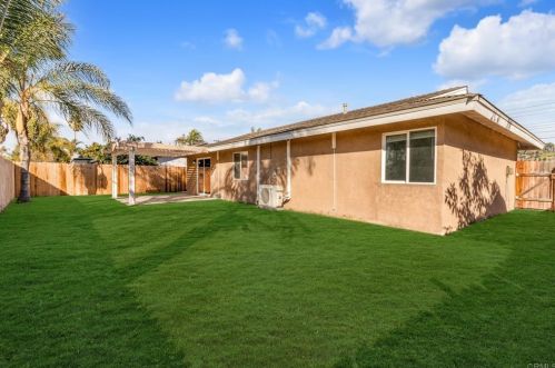 125 Tropicana Dr, Oceanside, CA 92054-3820