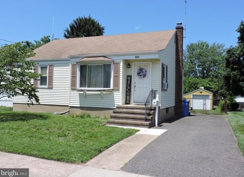 225 Fernwood Ave, Burlington, NJ 08016-2506