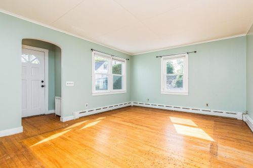 90 Grove St, Dover, NH 03820-3029