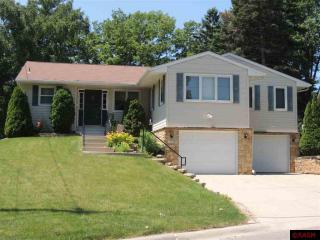 124 Clover Ln, Mankato, MN 56001-5062