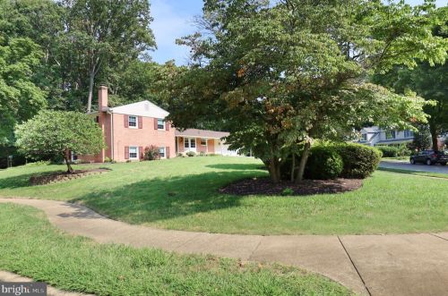 6620 Coachman Dr, Springfield, VA 22152-2602