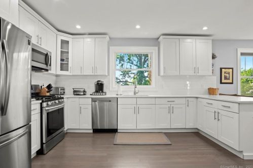 20 Lower Rocks Ln, Norwalk CT  06851-2002 exterior