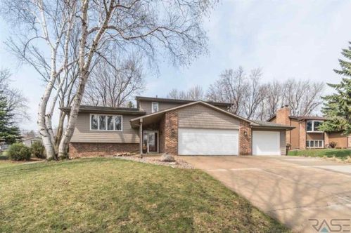 4201 Woodwind Ln, Sioux Falls, SD