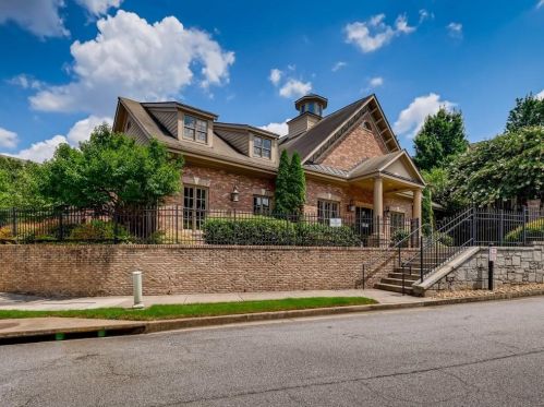 5569 High Point Rd, Atlanta GA  30342-5038 exterior