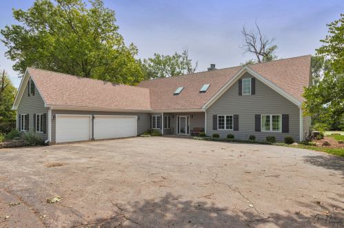 3427 Wirth Trl, Bull Valley, IL 60012-1430