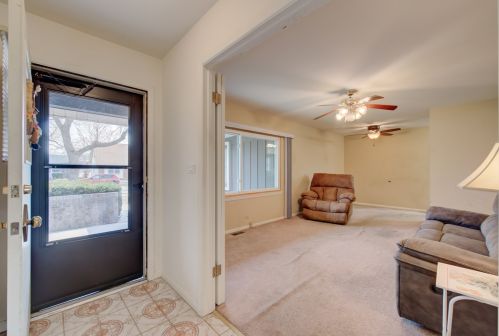 1386 Somerset Ln, Elk Grove Vlg, IL 60007-3817