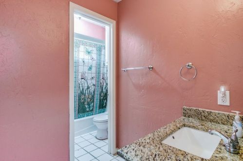 1726 Southampton Dr, Carrollton TX 75007-2623 exterior