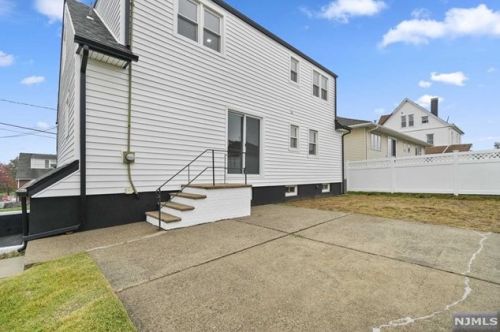 2 6th St, Wood-Ridge NJ  07075-2118 exterior