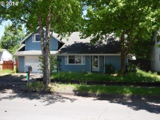 585 64th St, Springfield, OR 97478-7062