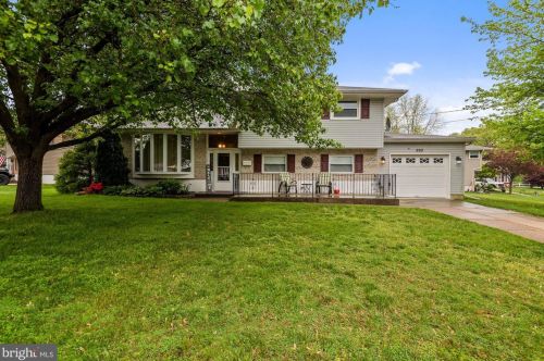 990 Sherbrook Cir, Somerdale, NJ 08083-2222