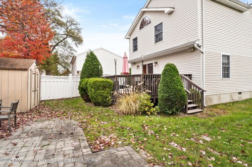 125 Shoreland Ter, Middletown NJ  07748-6212 exterior