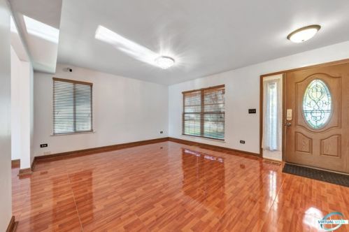 657 Red Barn Trl, Lemont, IL 60490-3151