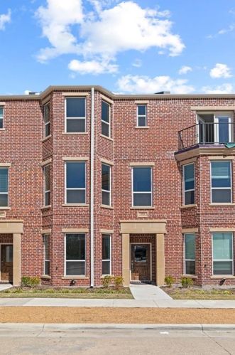 305 Mill St, Lewisville, TX 75057-3945