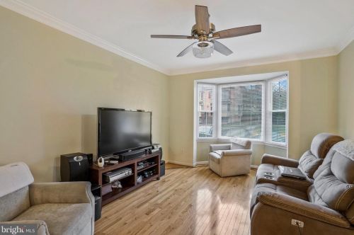 8858 Eagle Rock Ln, Springfield VA  22153-1727 exterior