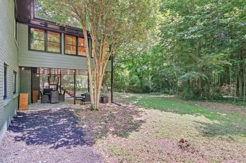 2250 Cumberland Dr, Smyrna GA  30080-4661 exterior