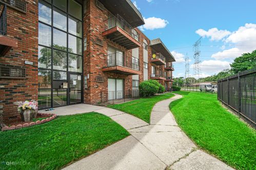 13703 Stewart Ave, Chicago, IL 60827-1632
