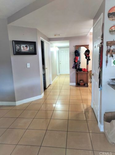 3166 Wicklow Dr, Riverside CA  92503-5805 exterior